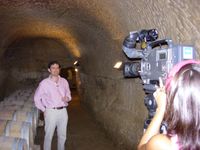 El fundador de XdT, Gonzalo Fernández de Navarrete González Valerio en el año 2005 durante la grabación de un Reportaje de la Televisión Española (TVE) en Ábalos, La Rioja. El fundador de XdT, Gonzalo Fernández de Navarrete González Valerio en el año 2005 durante la grabación de un Reportaje de la Televisión Española (TVE) en Ábalos, La Rioja.